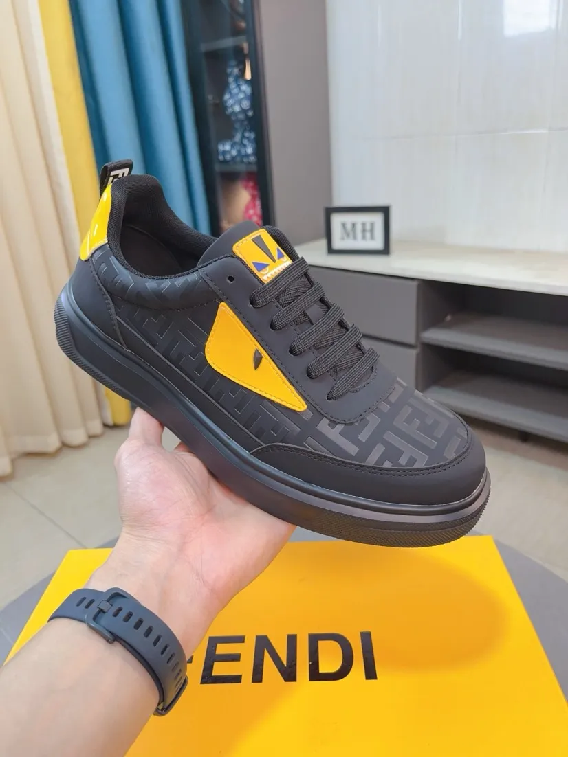 Men's Men's Shoes💰420🌹🌹[FENDI] Fendi's classic and comfortable men's, this complex sneaker is made of soft calfskin➕genuine leather lining➕original ultra-light rubber material with rough outsole. This unique and light style is suitable for the casual and refined sensibility of this season. It is comfortable and natural on the feet. It is an everyday style for casual travel in autumn and winter! 38/44